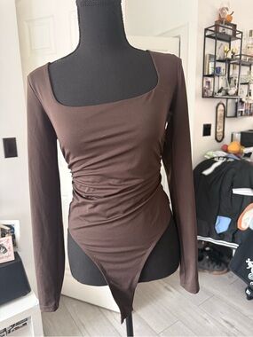 SHEIN Brown Long-Sleeve Square Neck Bodysuit